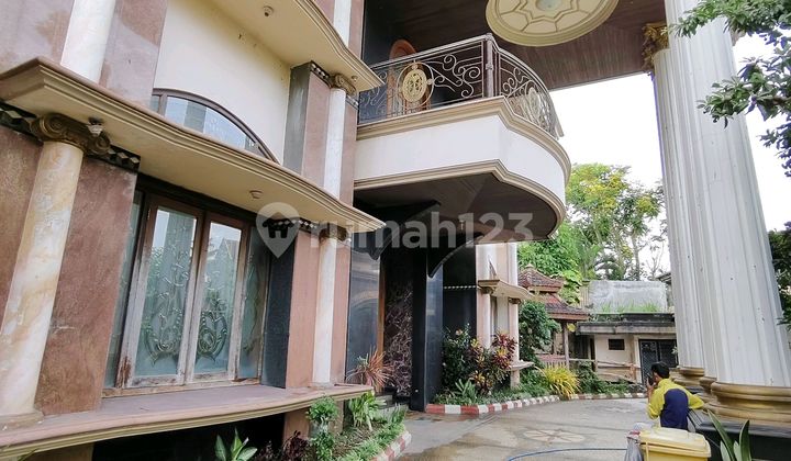 Spacious House with Golf View Location Araya Golf Malang 2