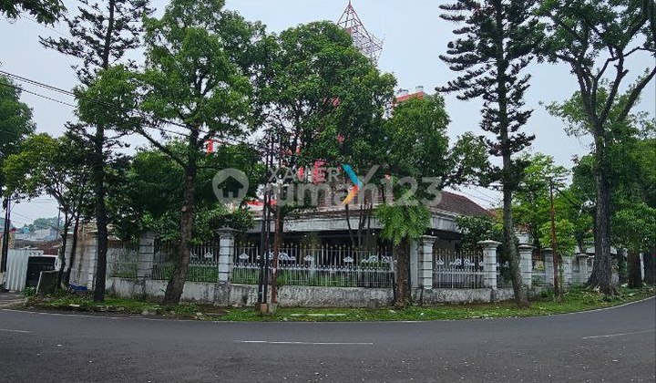 Hook House in the City Center, Gunung-gunung Area, Klojen, Malang
