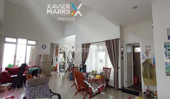 ruang makan rumah cantik asri di ijen