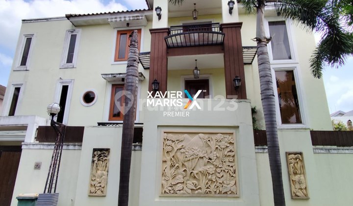 Rumah Mewah 3 Lantai - Unfurnish - Posisi Hook