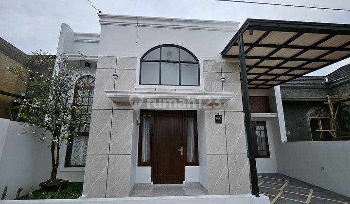 Rumah Mewah Full Furnished Strategis Dekat Kampus  2