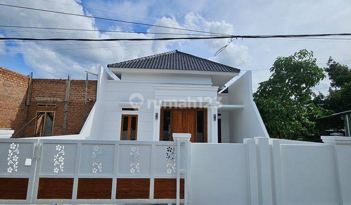 Rumah Elegan Strategis Pinggir Jalan Besar Dekat Kampus Unila 2