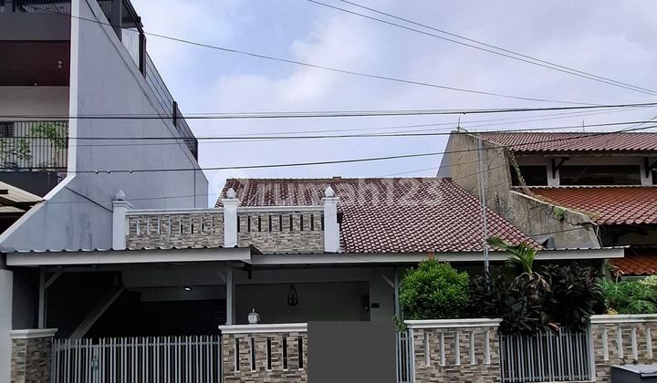 Old House in Gudang Peluru for Sale