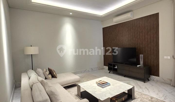 For sale, a ready-to-live-in house in the Senopati Kebayoran Baru area. 2