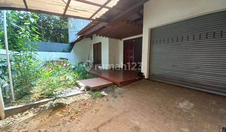 Dijual Rumah Hitung Tanah Dekat Senopati Jalan Lebar 1