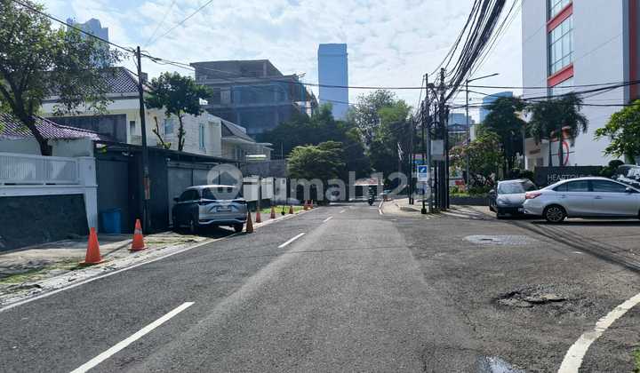 House for sale in Senopati area, suitable for living or business. 2