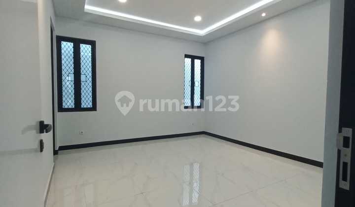 Turun Harga Dijual Rumah Bangunan Baru Siap Huni di Senopati