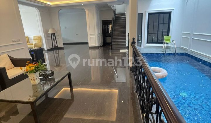 kolam renang dijual rumah mewah dengan kolam