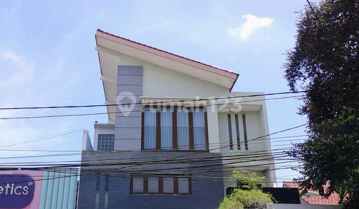 Turun Harga !!!! Dijual Rumah Cantik Siap Huni Lokasi Strategis di Rawamangun Jakarta Timur