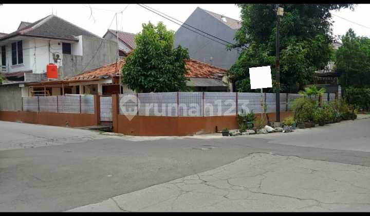For Sale, Strategically Located House Suitable for Boarding House in Pondok Bambu, East Jakarta