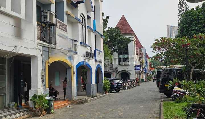 For Sale: 2½-Story Shophouse Ready to Use, Facing Main Road, Prime Location in Bintaro Sector 7 1