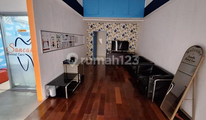 House for Sale Hook Strategic Location by the Roadside in Rawamangun East Jakarta 2