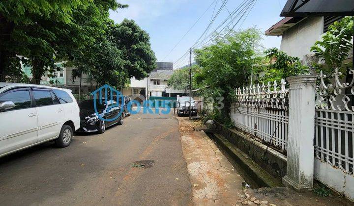Rumah lama hitung tanah saja depan taman di tebet 7