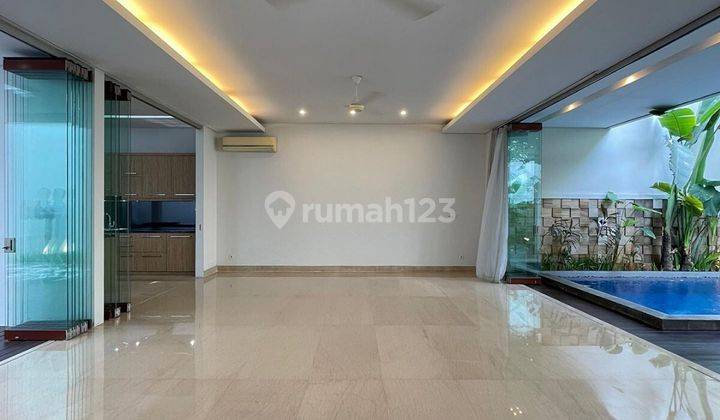 Rumah tropis cantik area prime  kemang dalam 12