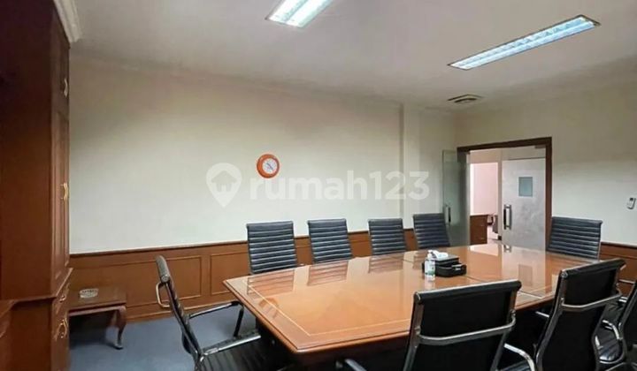 Gedung 3 lantai di kebayoran baru dekat senopati tendean 6