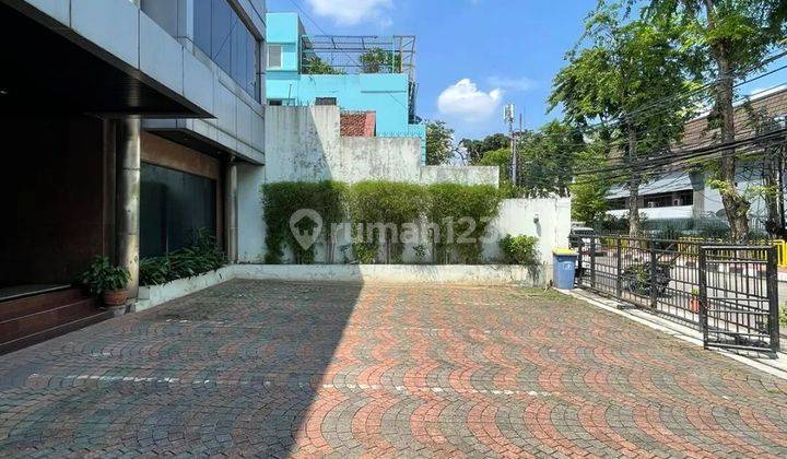 Gedung 3 lantai di kebayoran baru dekat senopati tendean 1