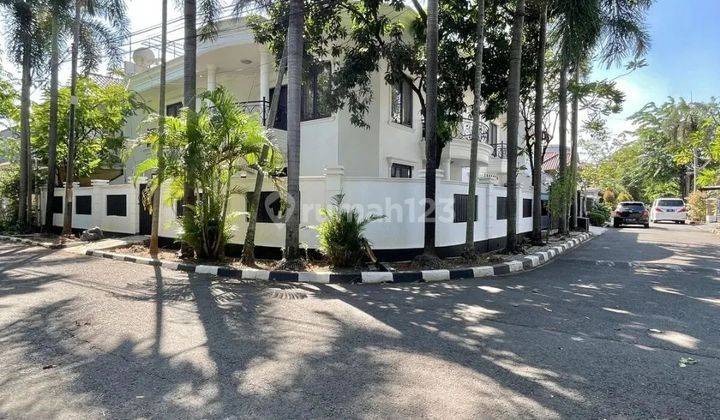 Tebet ~ Rumah Hoek model klasik dlm komplek Siap Huni 1