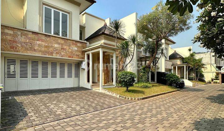 Kemang ~ rumah dalam townhouse model tropical siap huni 2