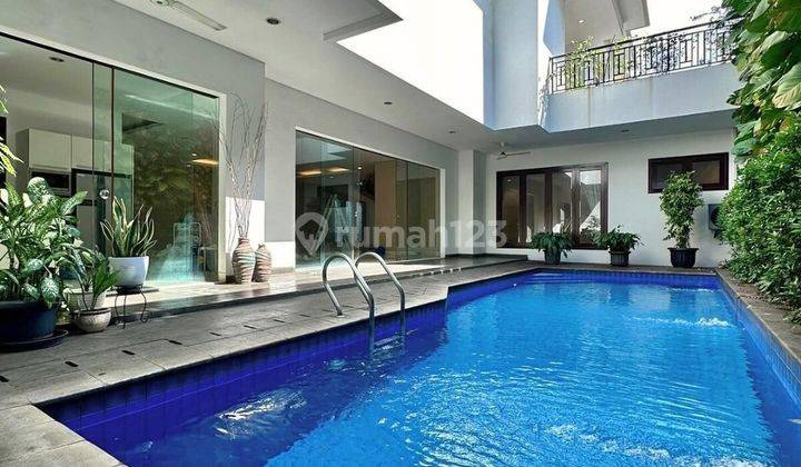 Pondok Indah, Rumah Mewah Siap Huni Dekat Bukit Golf  1