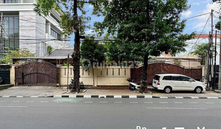 Kebayoran Baru, Rumah Strategis Cocok Buat Hunian Dan Usaha  1