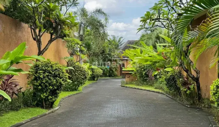 Rumah Villa Di Seminyak Bali Dlm Komplek 1 Gate System 2