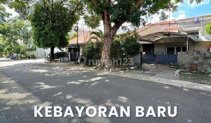 Kebayoran Baru, Rumah Hitung Tanah Row Lebar Area Blok M 1