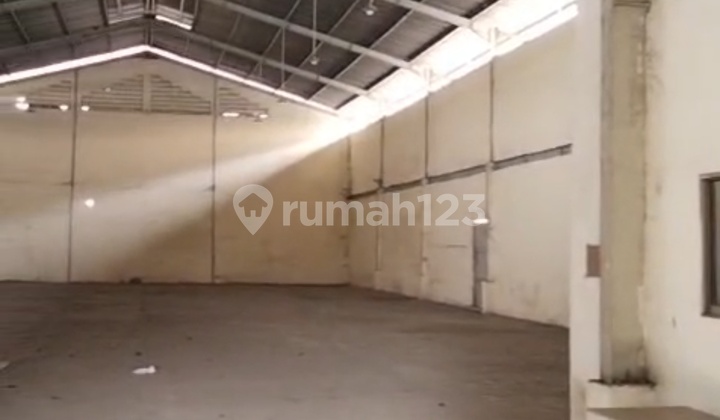 Gudang Mandiri Luas 1200 M di Benda Tangerang