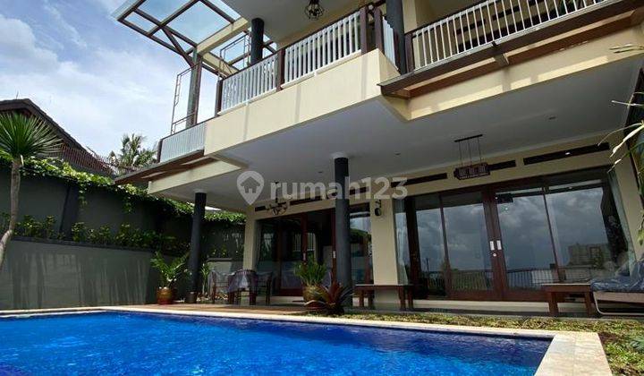 Rumah Mewah Full Furnish di Ciumbuleuit Bandung Ada Kolam Renang dalam Cluster 1
