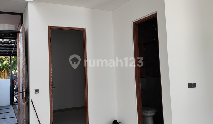 Modern Ready-to-Live House in Arcamanik Bandung New 2-Story Building 2