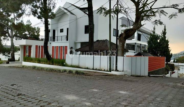 Rumah Villa di Lembang Bandung untuk investasi Ada Kolam Renang Baru Renovasi 1