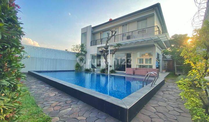 Rumah Mewah di Setra Indah Bandung Furnish Ada Kolam Renang Bangunan Terawat  1