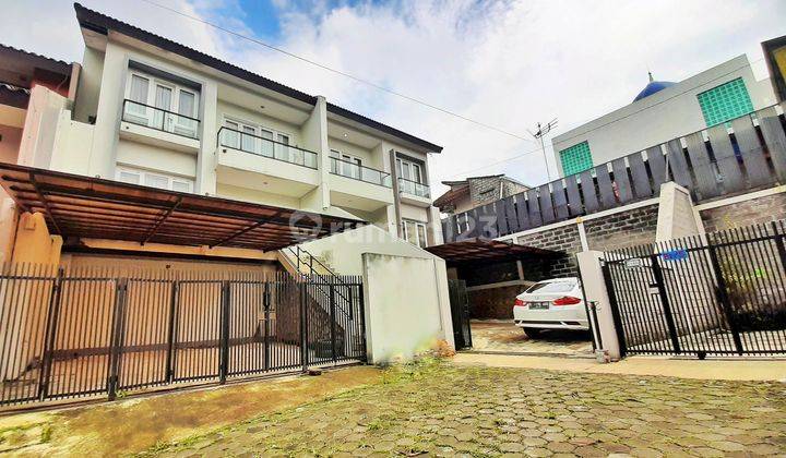 Rumah Disewakan di Dago Bandung Kota Dalam Komplek Bagus Terawat Full Furnish 1