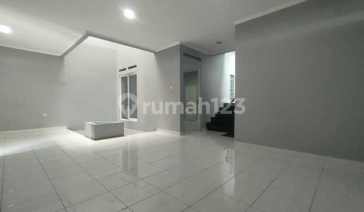 Ready-to-Occupy House in Sarijadi Bandung Near Pasteur Toll, Maranatha Campus 2