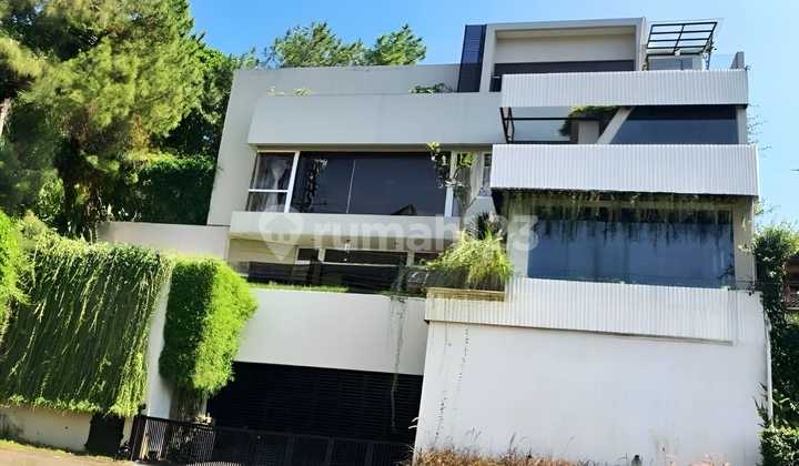 Rumah Full View Kota Bandung Bangunan 3 Lantai Furnish Siap Huni 2