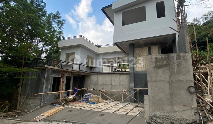 Rumah Bangunan Baru Ada Kolam Renang di Setiabudi Bandung Full Furnish
