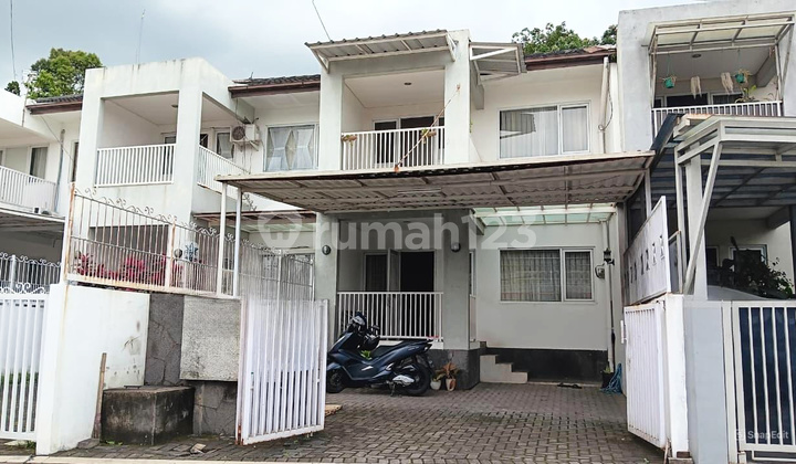 Rumah 2 Lantai di Bukit Ligar Bandung Bangunan Terawat Siap Huni Rumah 2 Lantai di Bukit Ligar Bandung Bangunan Terawat Siap Huni