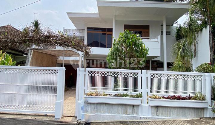 Rumah Mewah Siap Huni di Setiabudi Bandung Bangunan 2 Lantai Halaman Luas 1