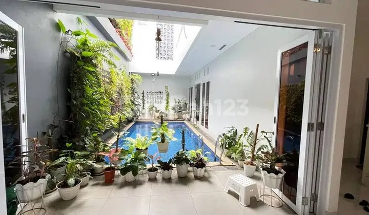 Ready-to-Occupy House in Arcamanik Bandung with Swimming Pool, Furnished, 2-Storey Building 2