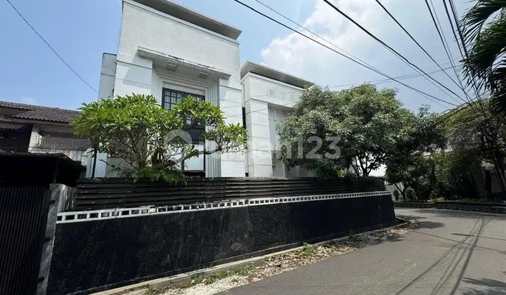 Rumah Mewah Siap Huni di Cikutra Bandung Bangunan Terawat Dekat Gedung Sate Rumah Mewah Siap Huni di Cikutra Bandung Bangunan Terawat Dekat Gedung Sate