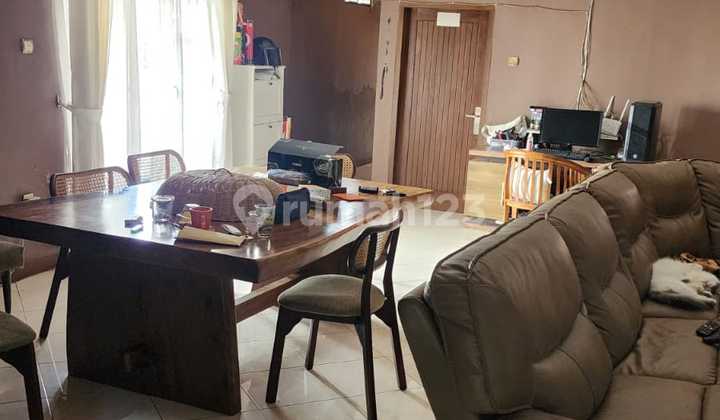 Dijual Rumah Bonus Gor Badminton di Cimahi Halaman Luas Bangunan Terawat 2