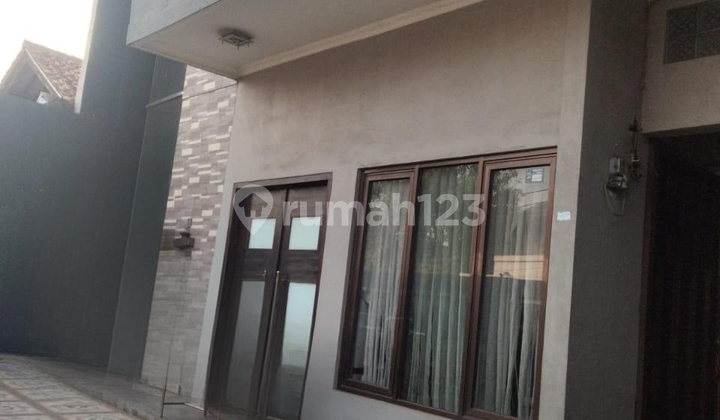 Ready-to-Occupy House in Bayongbong Garut Well-Maintained 2-Story Building