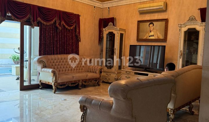 Rumah Mewah di Jakarta Selatan - Semi Furnished! 1