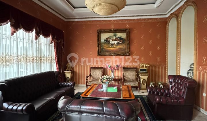 Rumah Mewah di Jakarta Selatan - Semi Furnished! 2