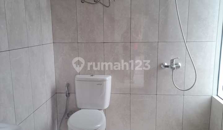 Rumah Murah Furnish Nyaman Cantik 2 Lantai SHM Tarubhawana, Kbp 2