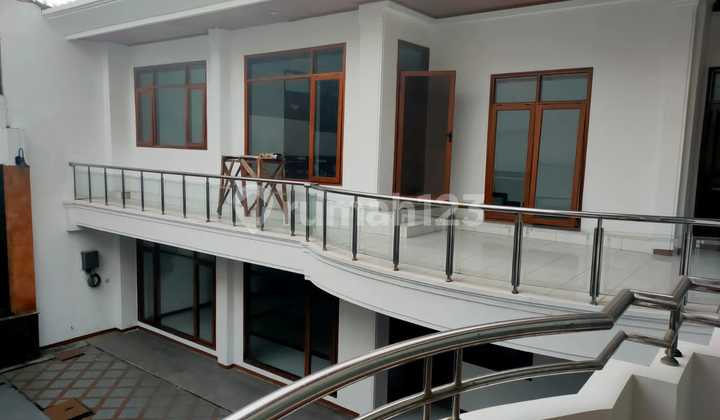 Luxury House Price Drop SHM 2 Floors Strategic Jl Holis Regency