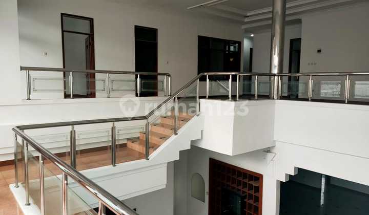 Rumah Mewah Turun Harga SHM 2 Lantai Strategis Jl Holis Regensi 2