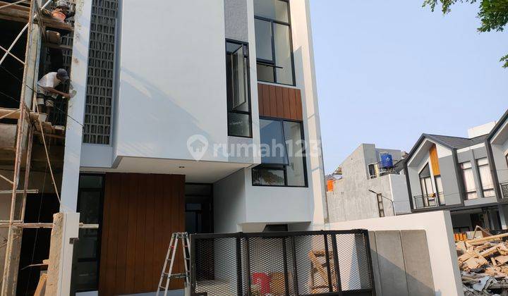 Rumah Baru 3 Lantai Desain Kontemporer Dalam One Gate Cluster 1