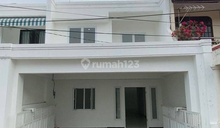 Rumah Baru Gaya Modern Minimalis Dalam Komplek Pondok Kelapa