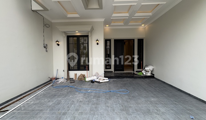 Rumah Modern Classic Mewah Dengan Lebar Jalan 3 Mobil 2