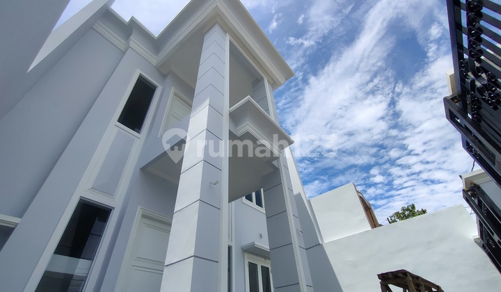 Rumah Mewah Brand New Merican Classic di Komplek Elit Duren Sawit Rumah Mewah Brand New Merican Classic di Komplek Elit Duren Sawit